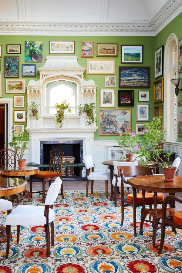 Отель Oakley Court 4*
